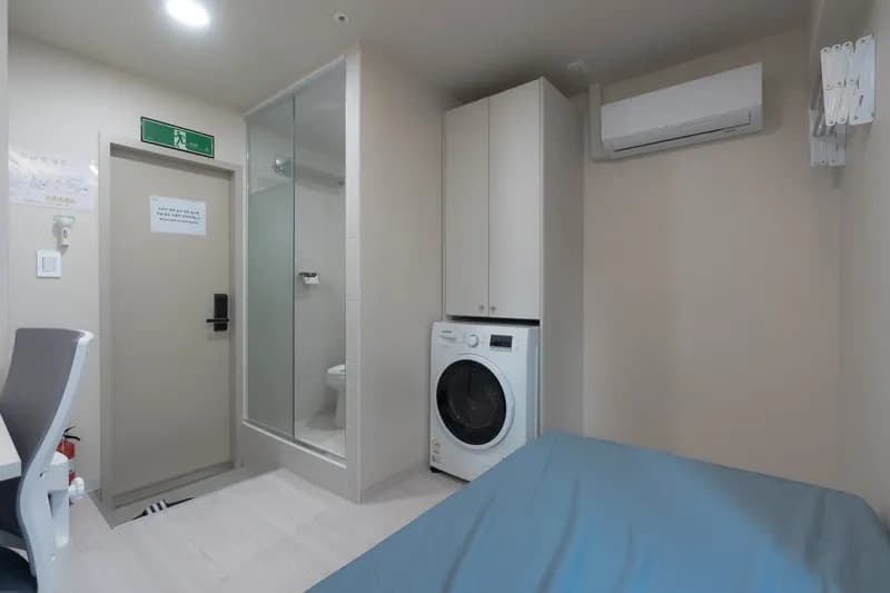 Room B — photo 1 of 3