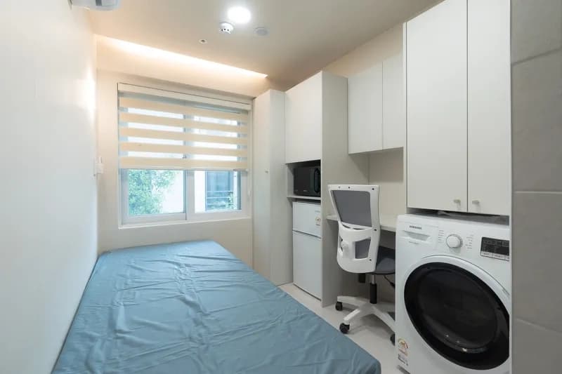 Room C — photo 1 of 4