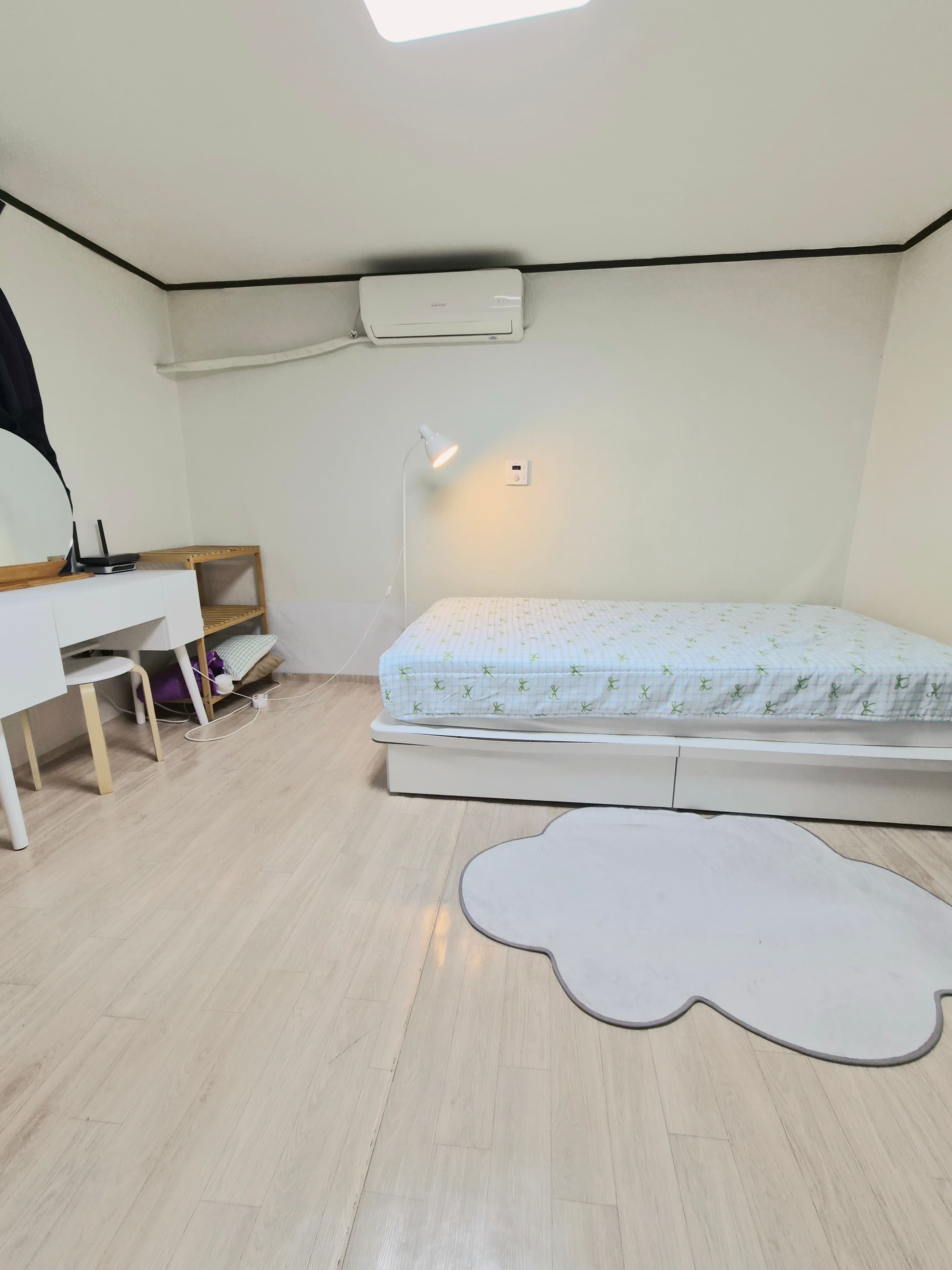 #101. 5mins walk from Ewha station. large room — photo 2 of 10