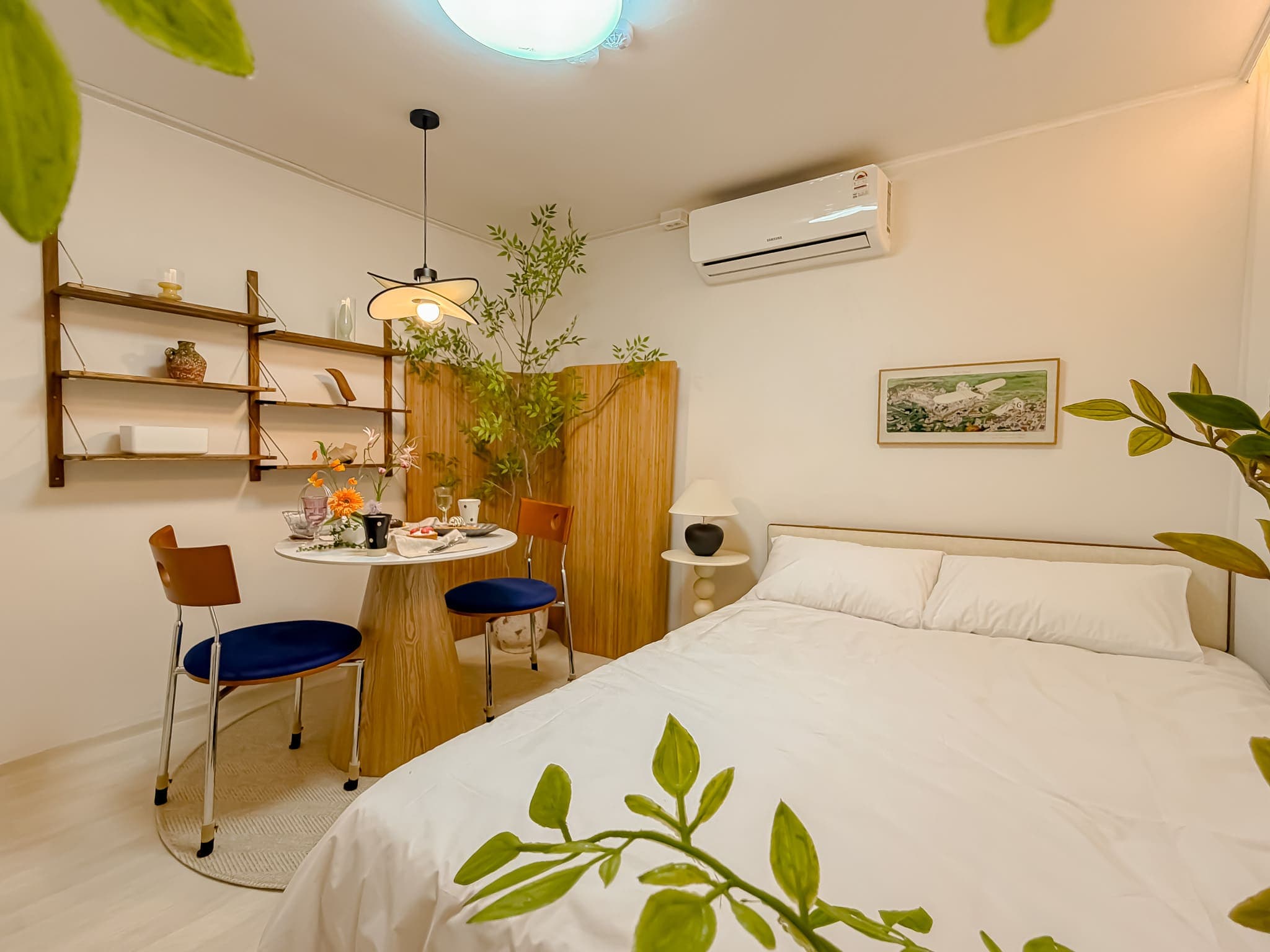 Chung-Ang University. 2 mins from Heukseok Station. Two-room. Max 4 guests