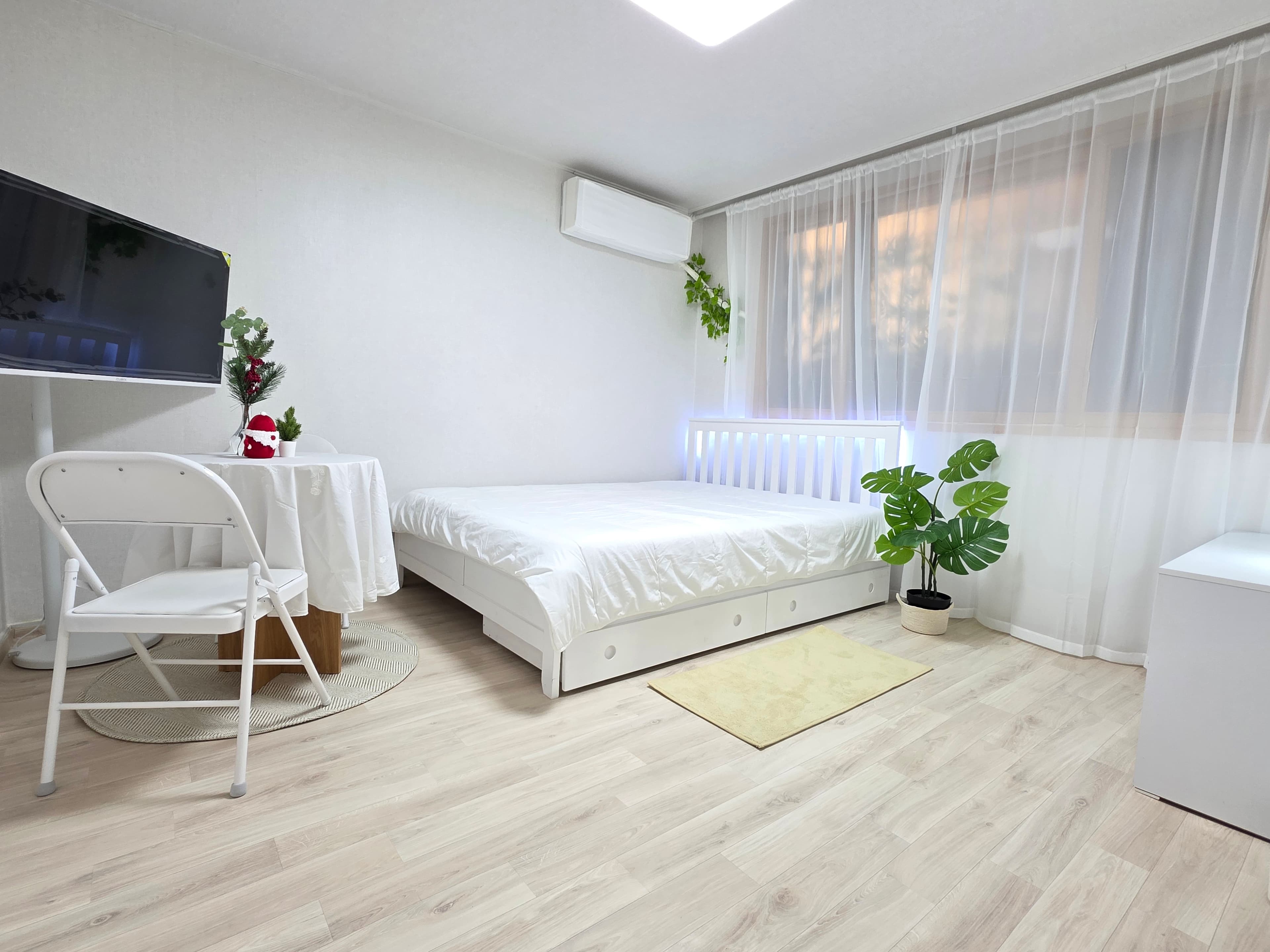 Haebangchon Noksapyeong Station Namsan Green House 2 Room — photo 1 of 11