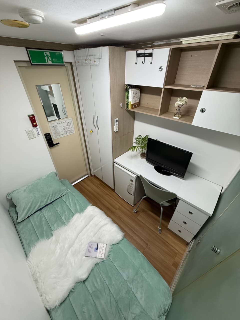 Standard Room B (No Window) — photo 3 of 3