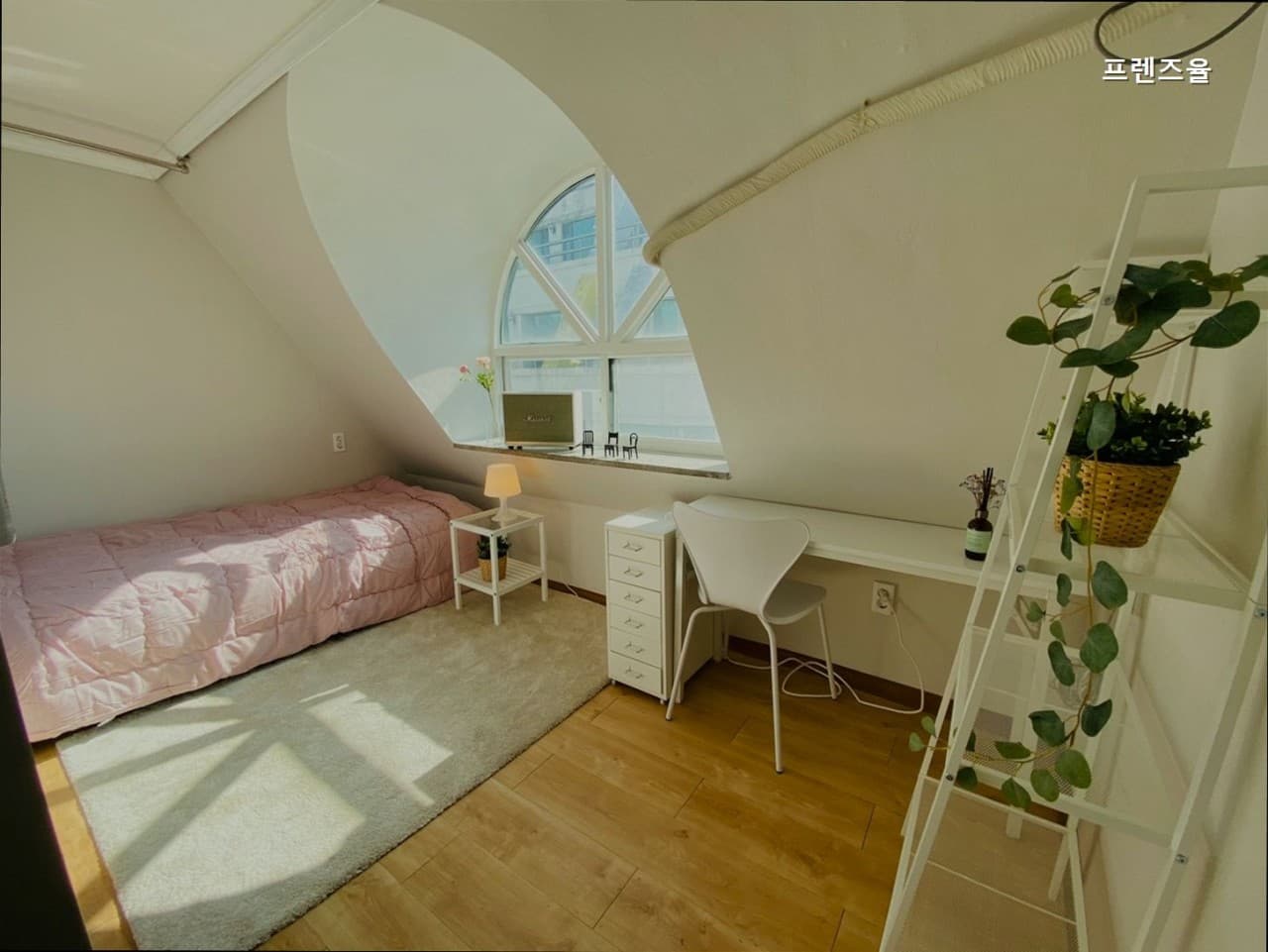 Wide Room B — photo 9 of 9