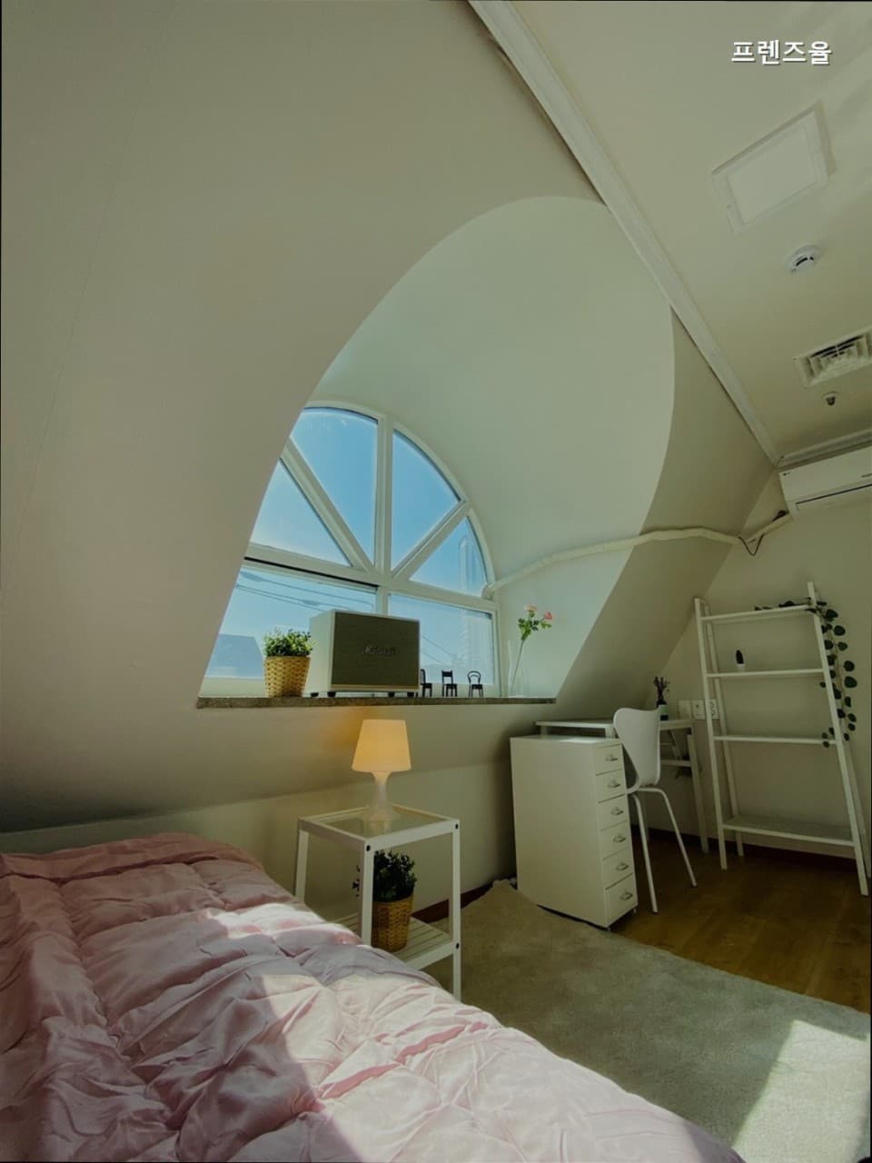 Deluxe B (Internal Studio) — photo 10 of 10