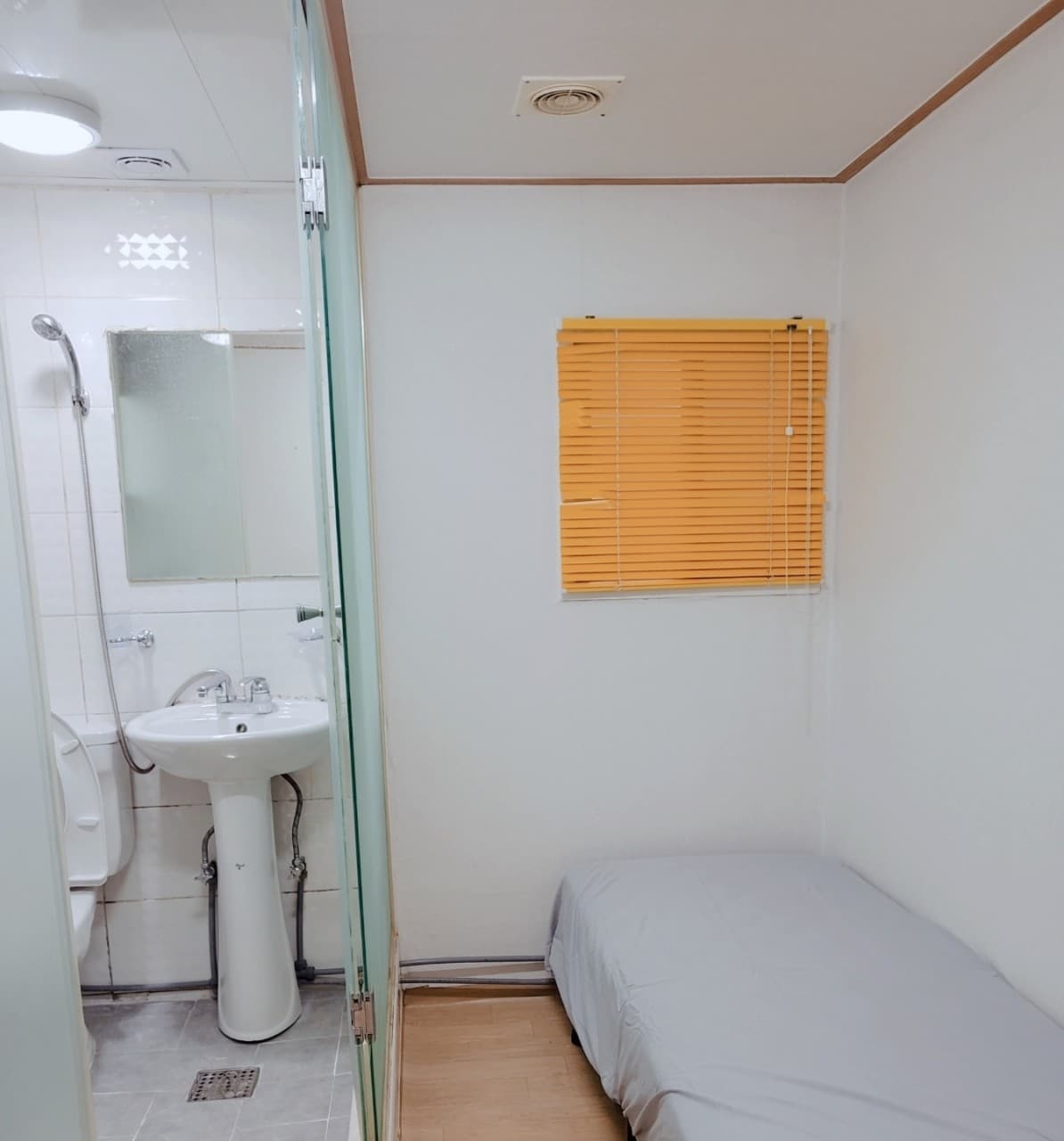 Studio Apartment — photo 2 of 11