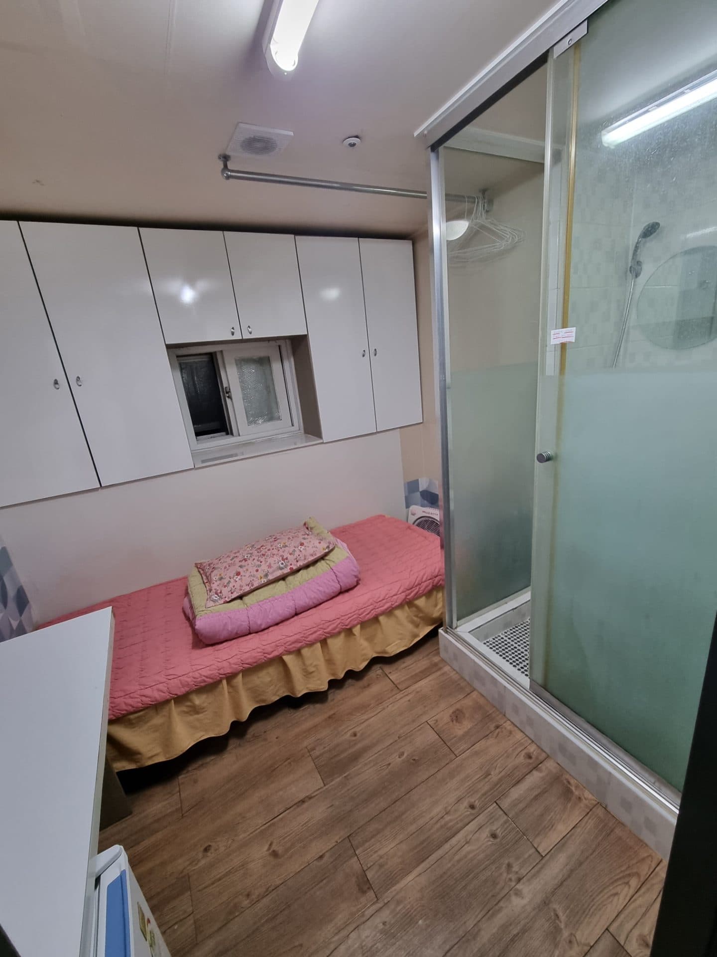 Room 5 — photo 1 of 4