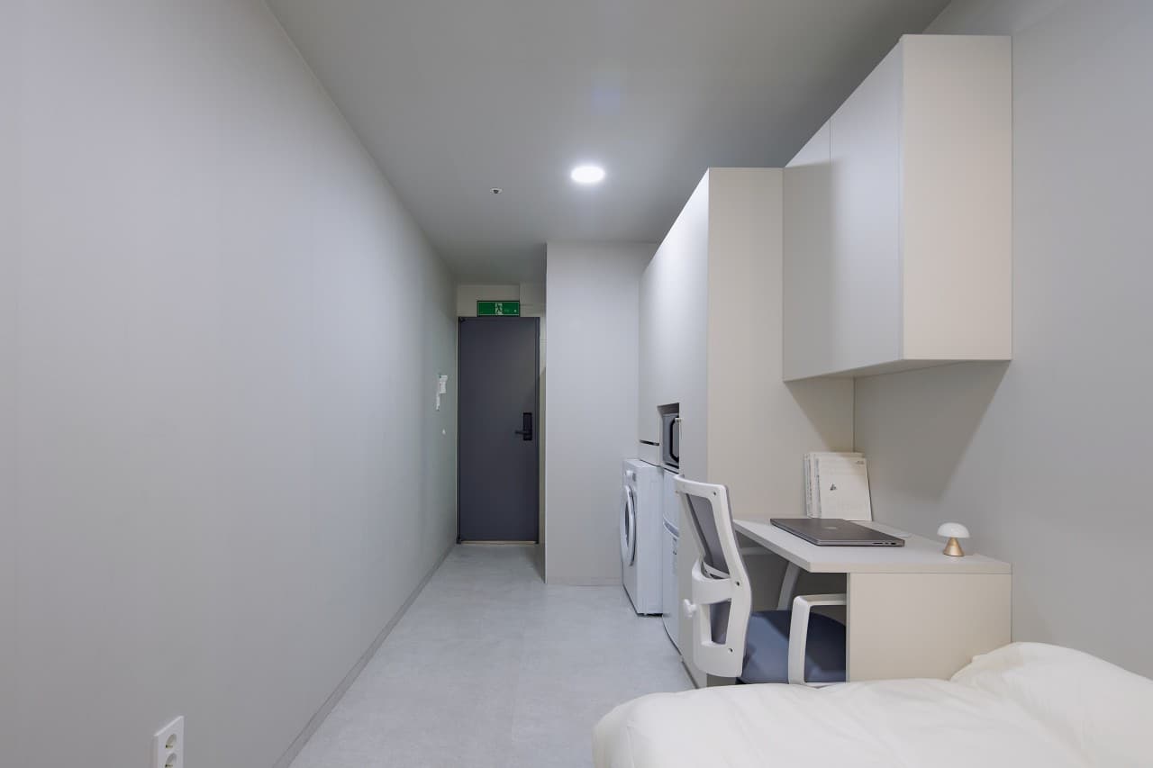 Studio apartment — photo 2 of 12