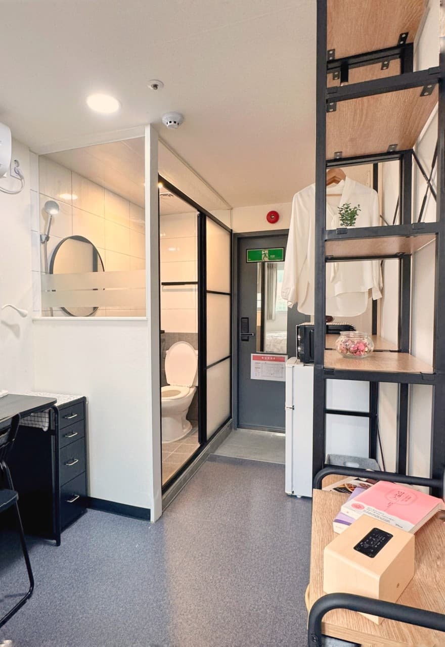 Modern B (Inner Window/Private Bathroom) — photo 2 of 3