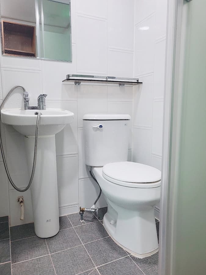 Room B — photo 1 of 9