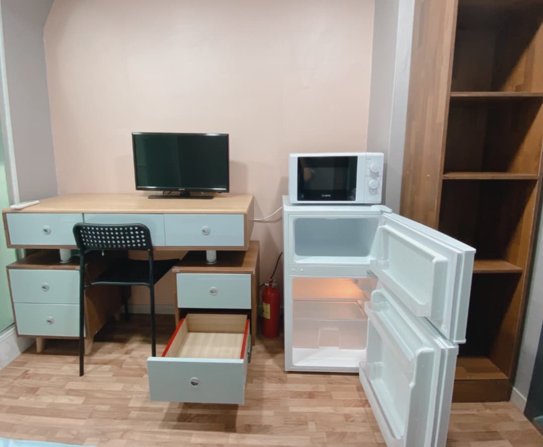 Room F — photo 1 of 6