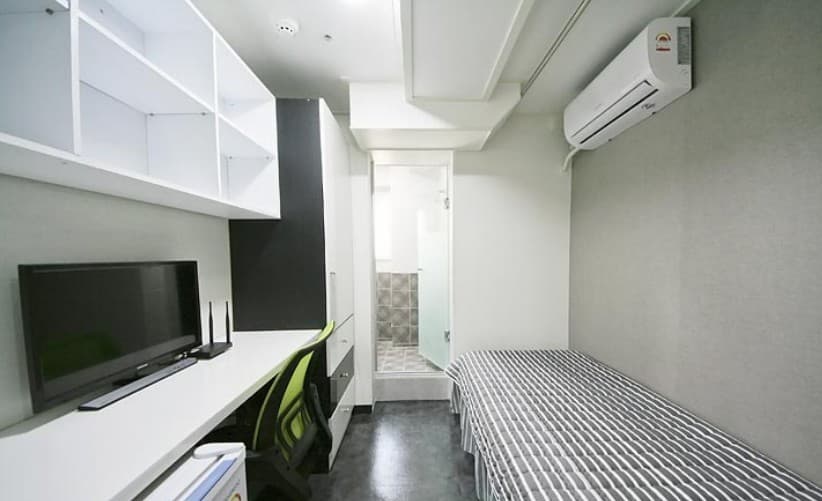 2.5x Large Studio with Exterior Window (Fits 2) - Deposit 300,000 KRW — photo 2 of 3