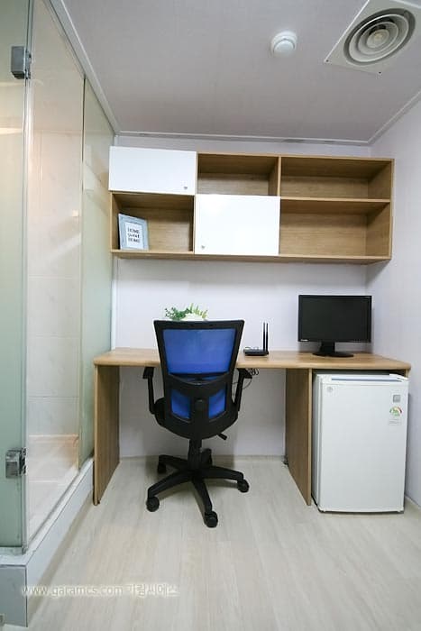 One Room A — photo 6 of 6