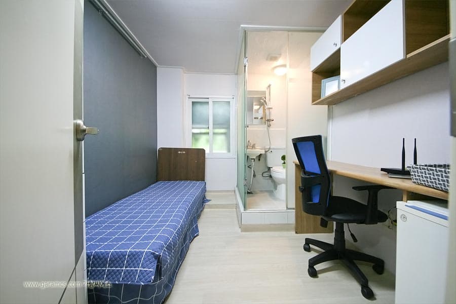One Room A — photo 2 of 6
