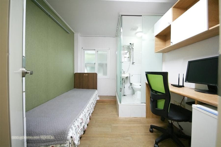One Room C — photo 1 of 4