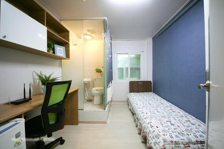 One Room B — photo 2 of 4