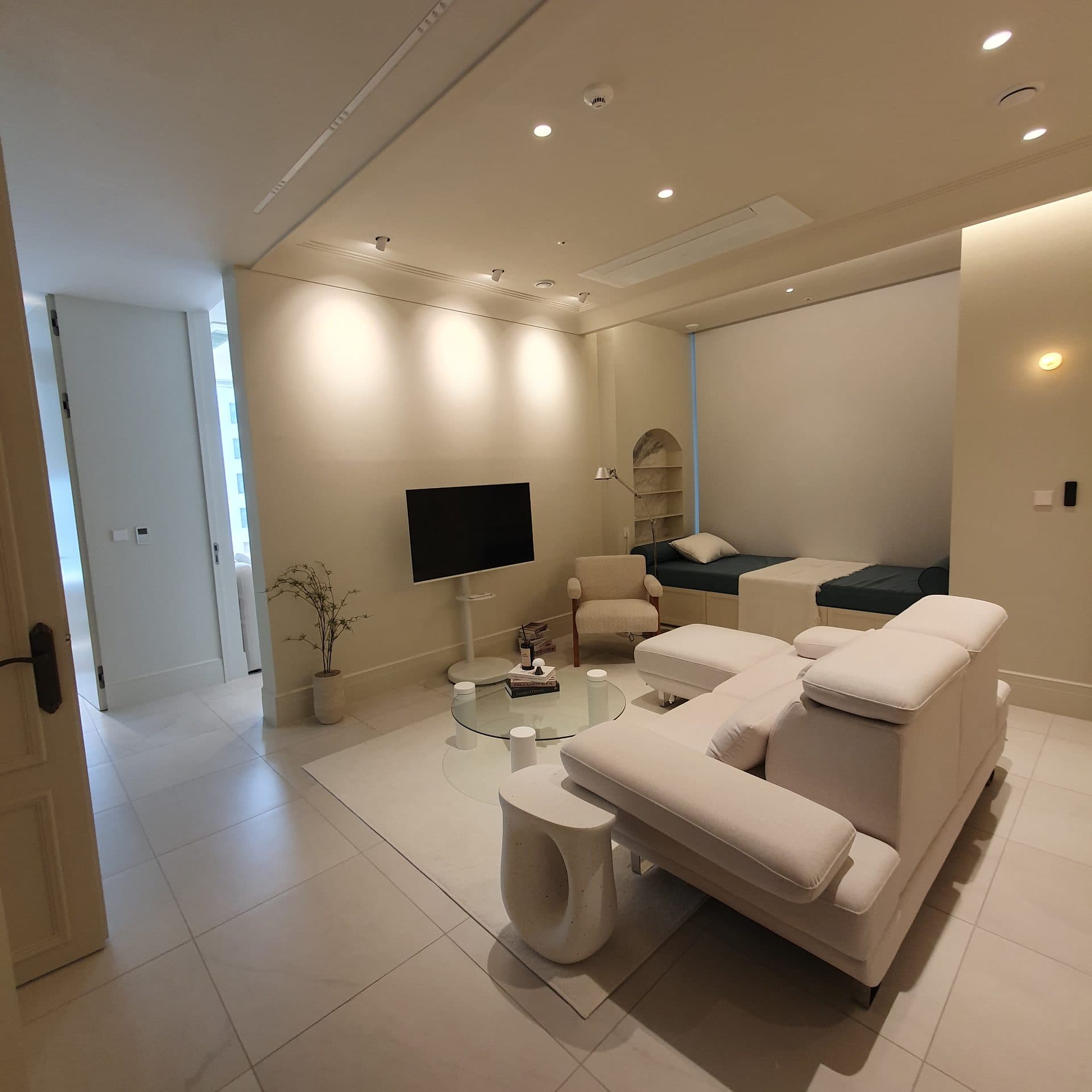 LUCA 831 GANGNAM LUXURY OFFICETEL — photo 2 of 9