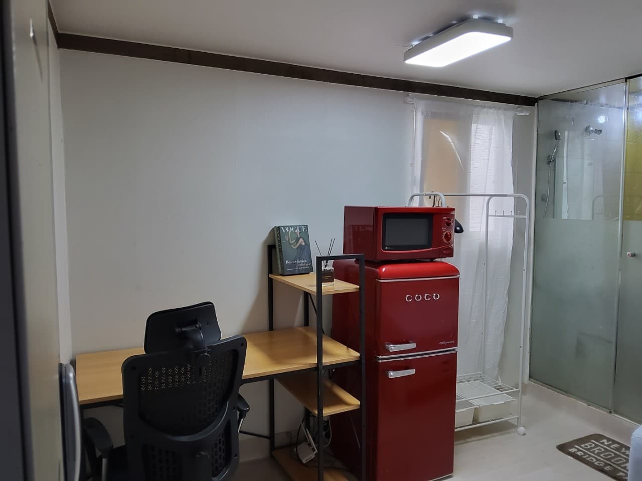 Mini Room (Internal/External Window) — photo 2 of 7