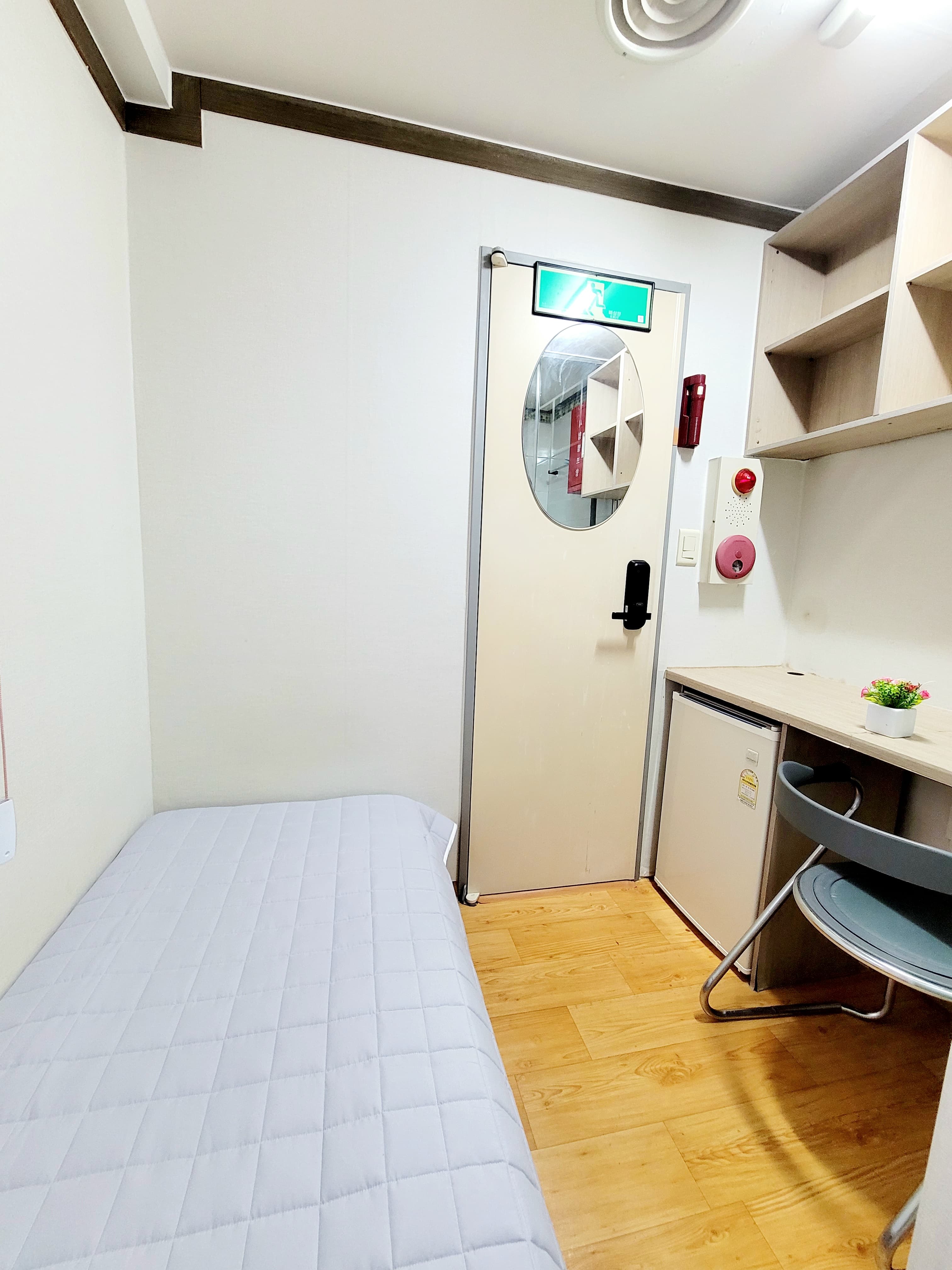A room with a private bathroom. 302 — photo 2 of 5