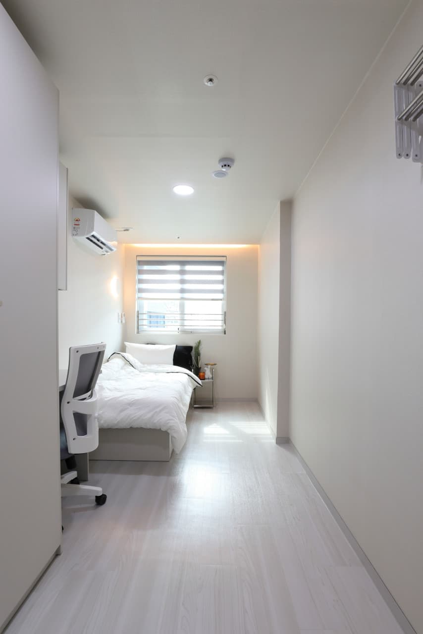PIXEL HAUS Sinchon Hongdae – Premium One Room, Open Jul 2025 (404A호) — photo 2 of 6
