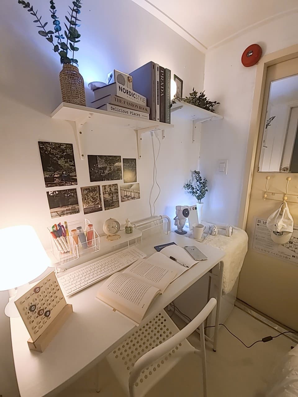 Interior Room — photo 2 of 7