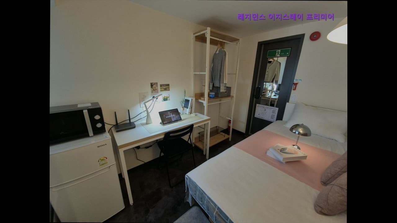 Deluxe Room — photo 3 of 3