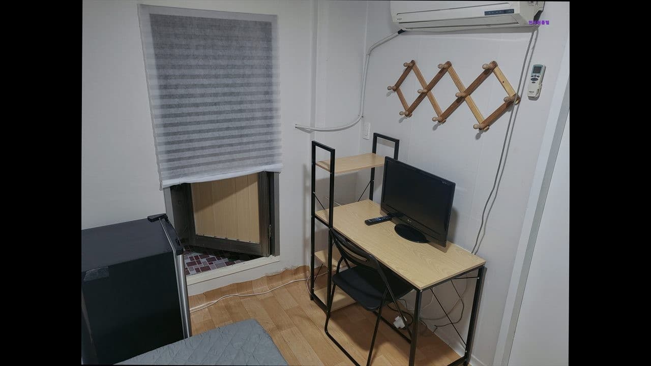 Suite A (Exterior Window, Shower, Toilet) — photo 1 of 7