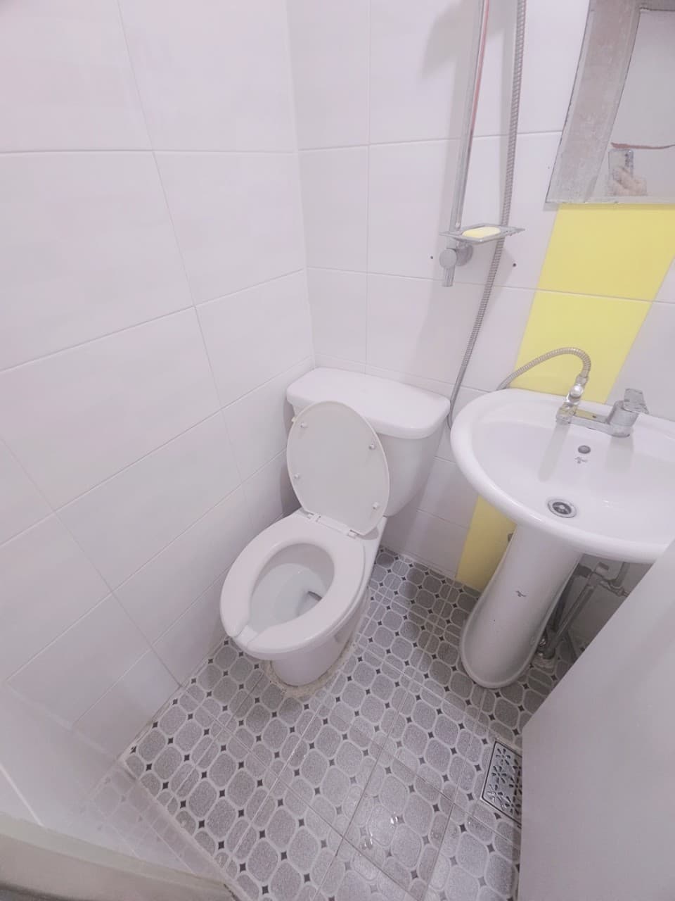 Restroom — photo 2 of 5