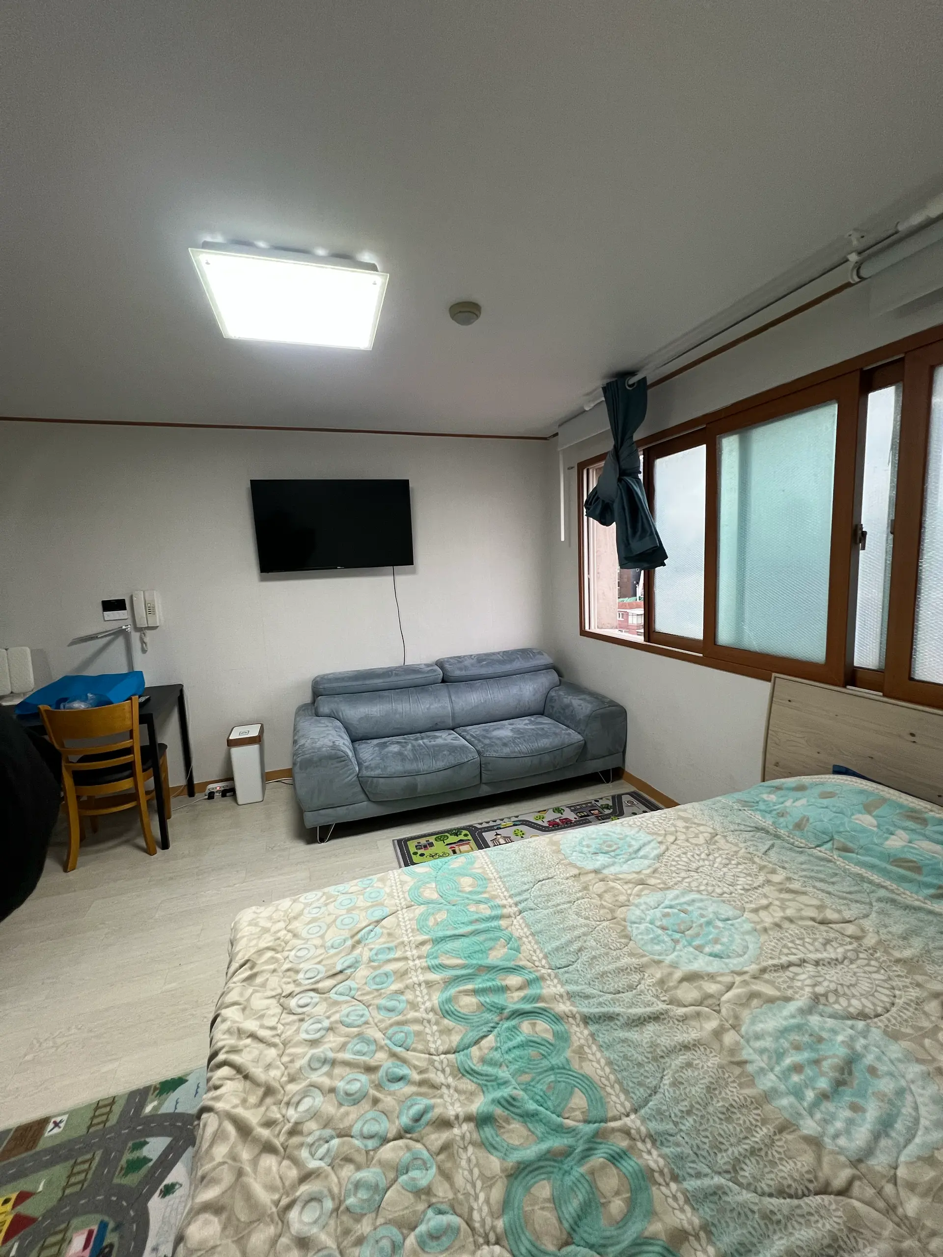 room 701 — photo 2 of 9