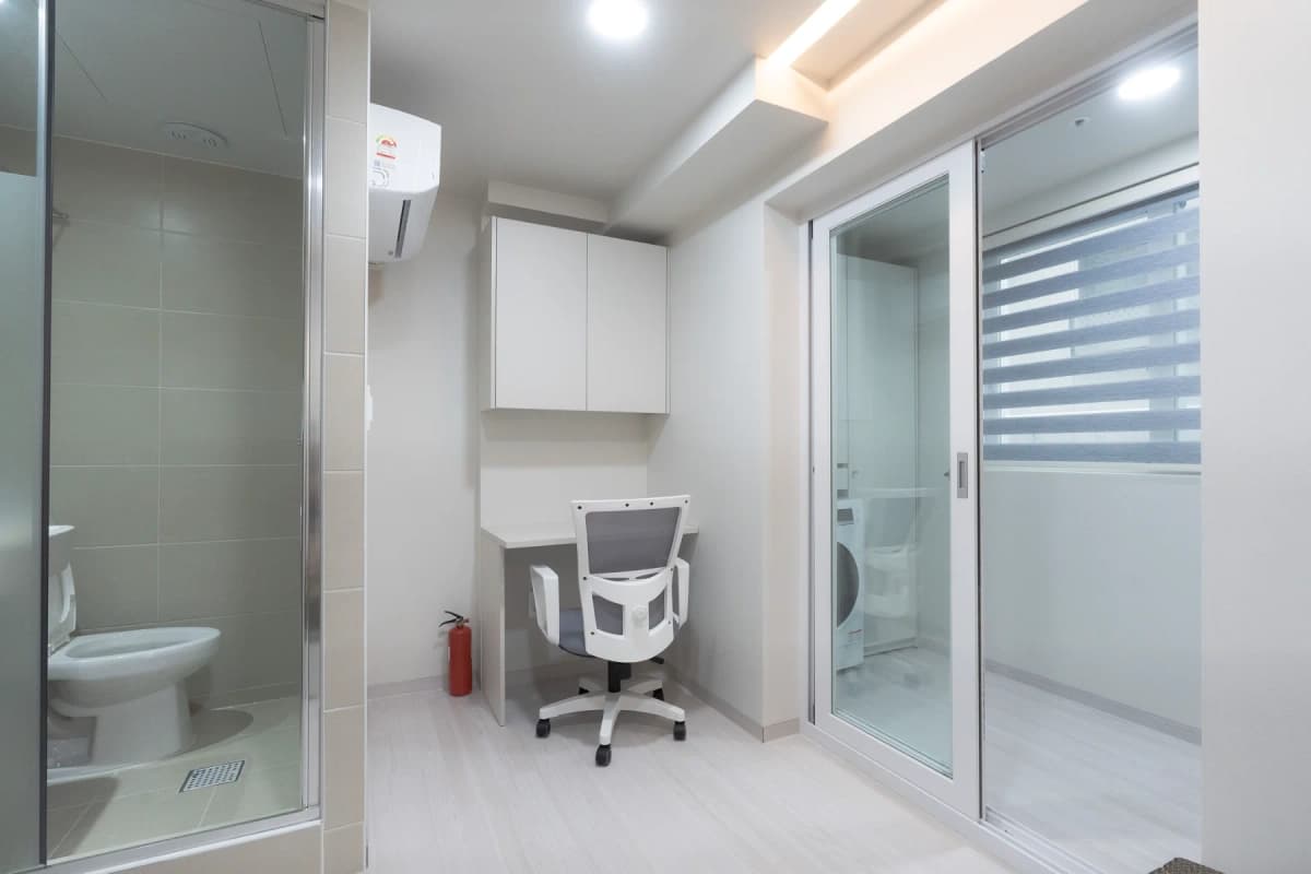 Room B โ photo 1 of 6