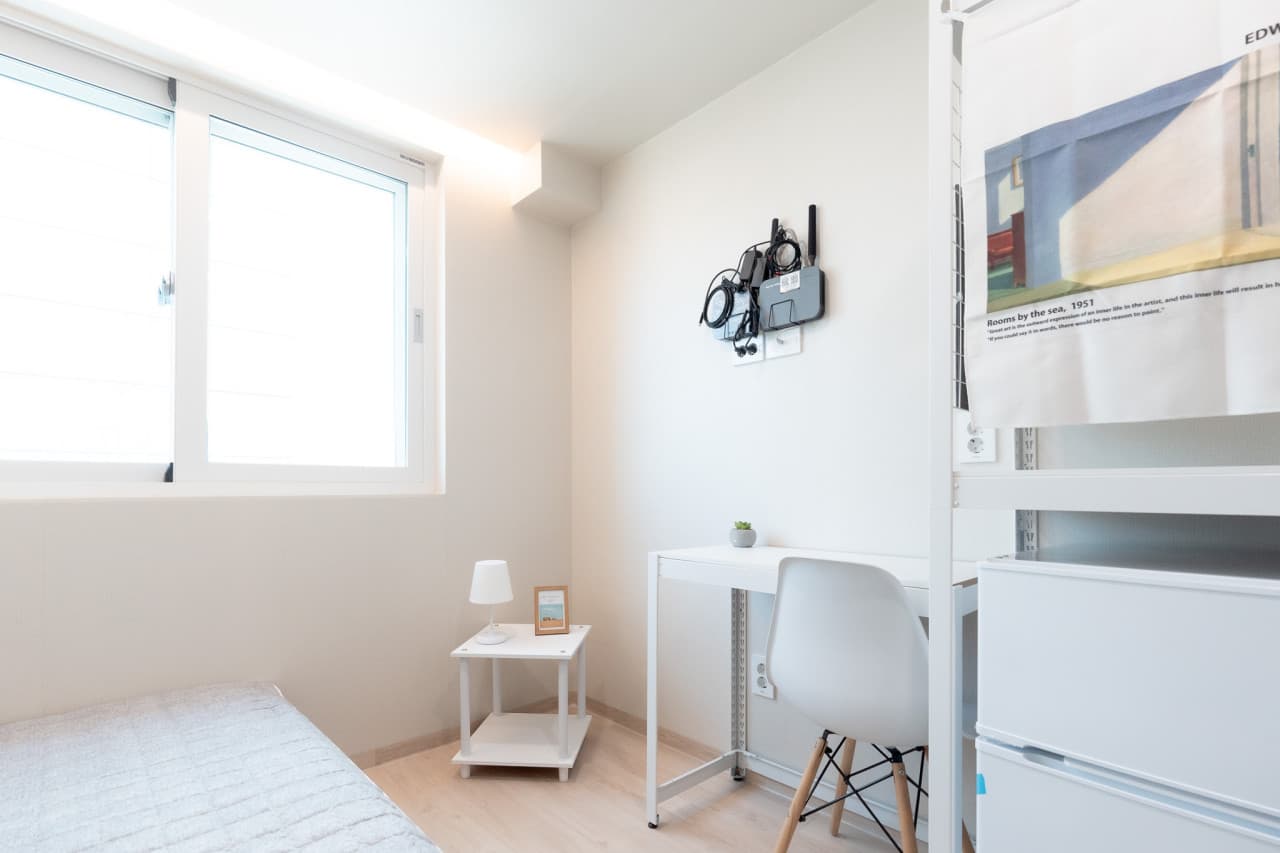 Room 302 — photo 2 of 2