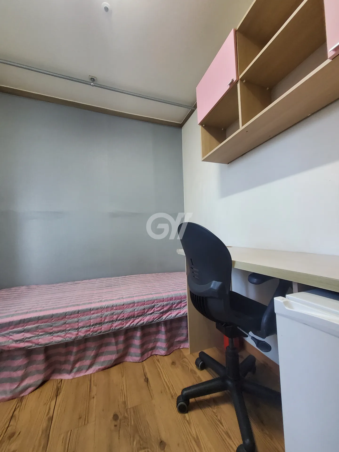 Studio — photo 1 of 2