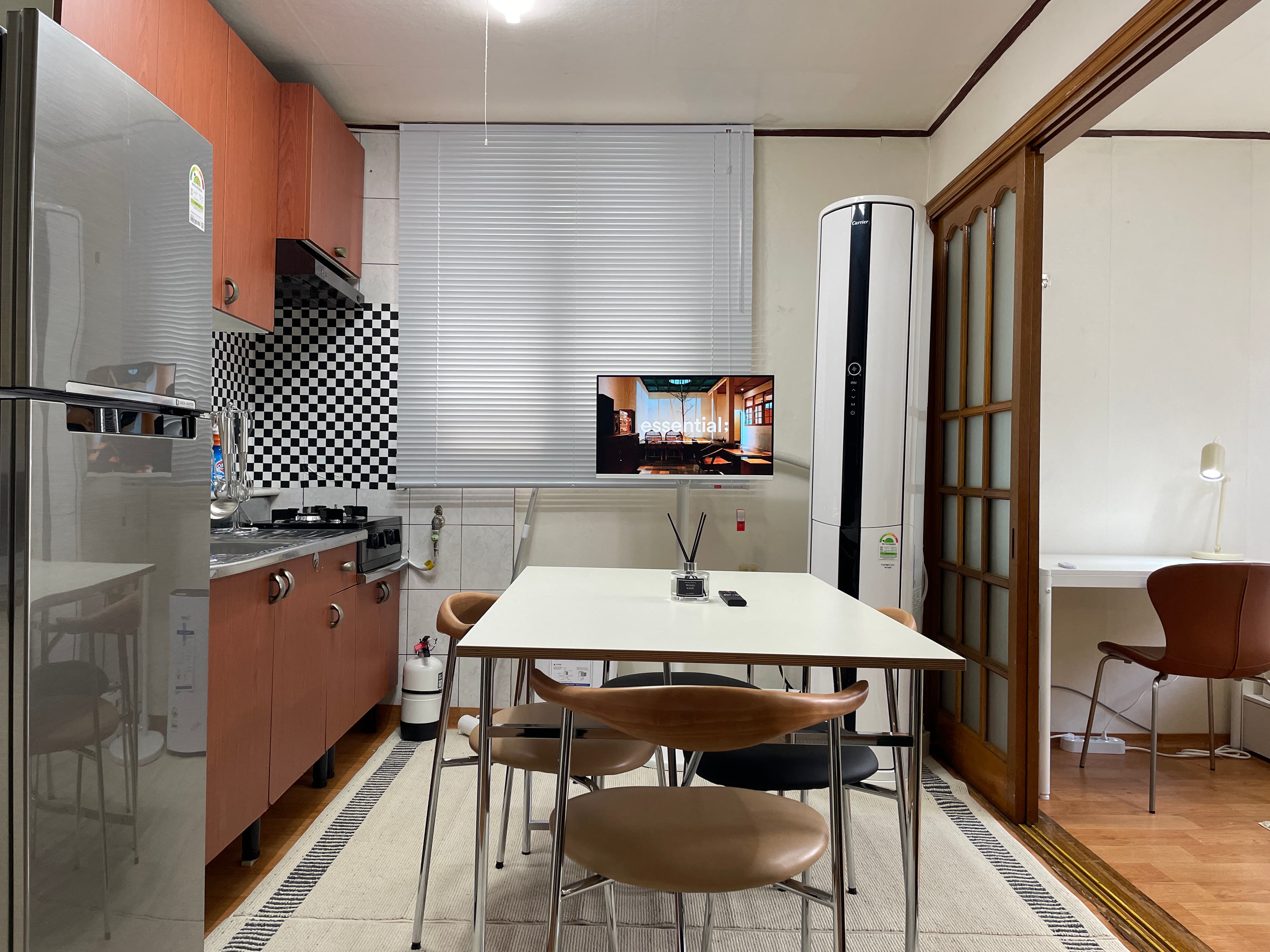 #74 Ahyeon station 1 minute / 3 rooms 4 beds