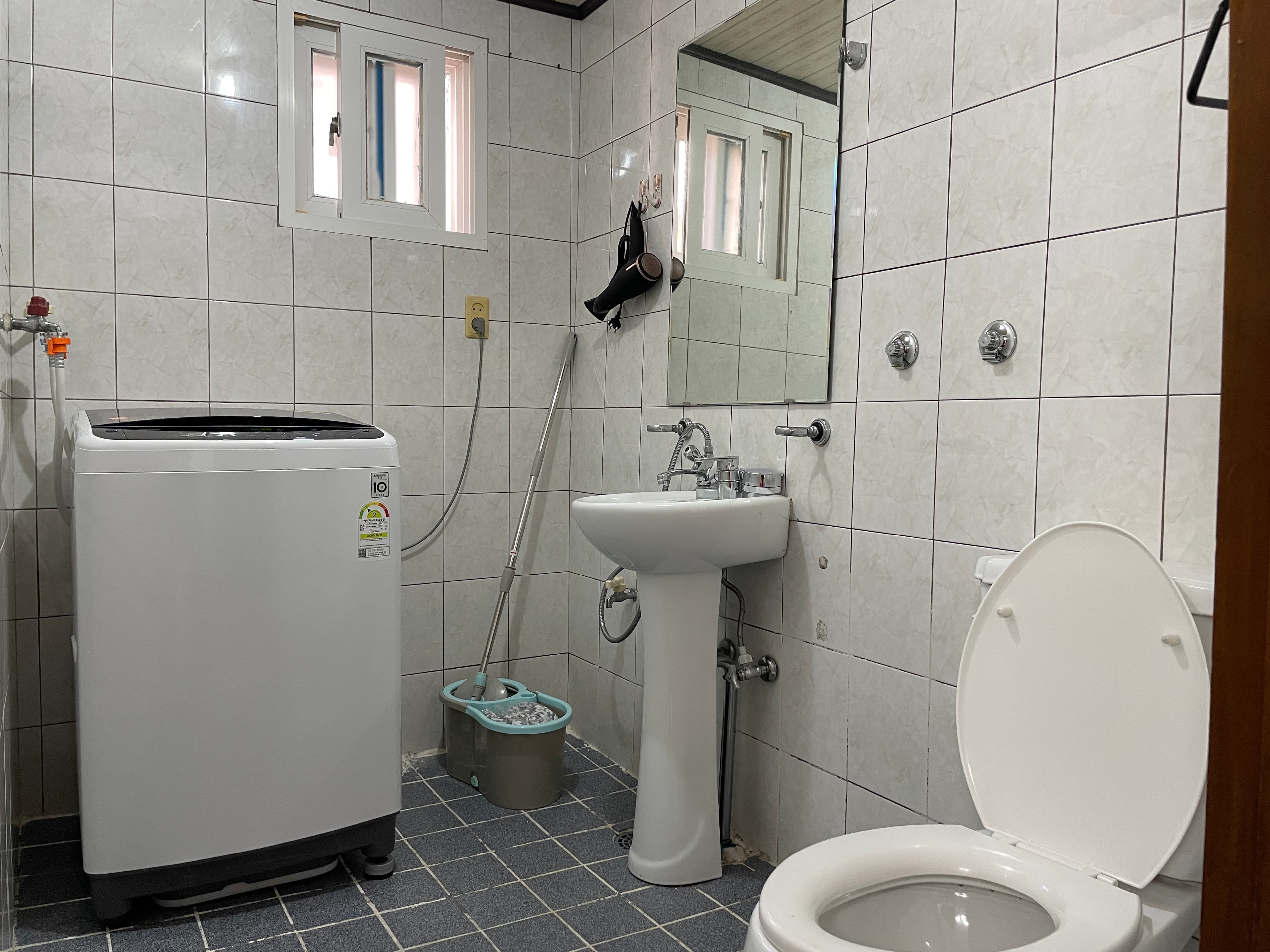 #74 Ahyeon station 1 minute / 3 rooms 4 beds — photo 11 of 11