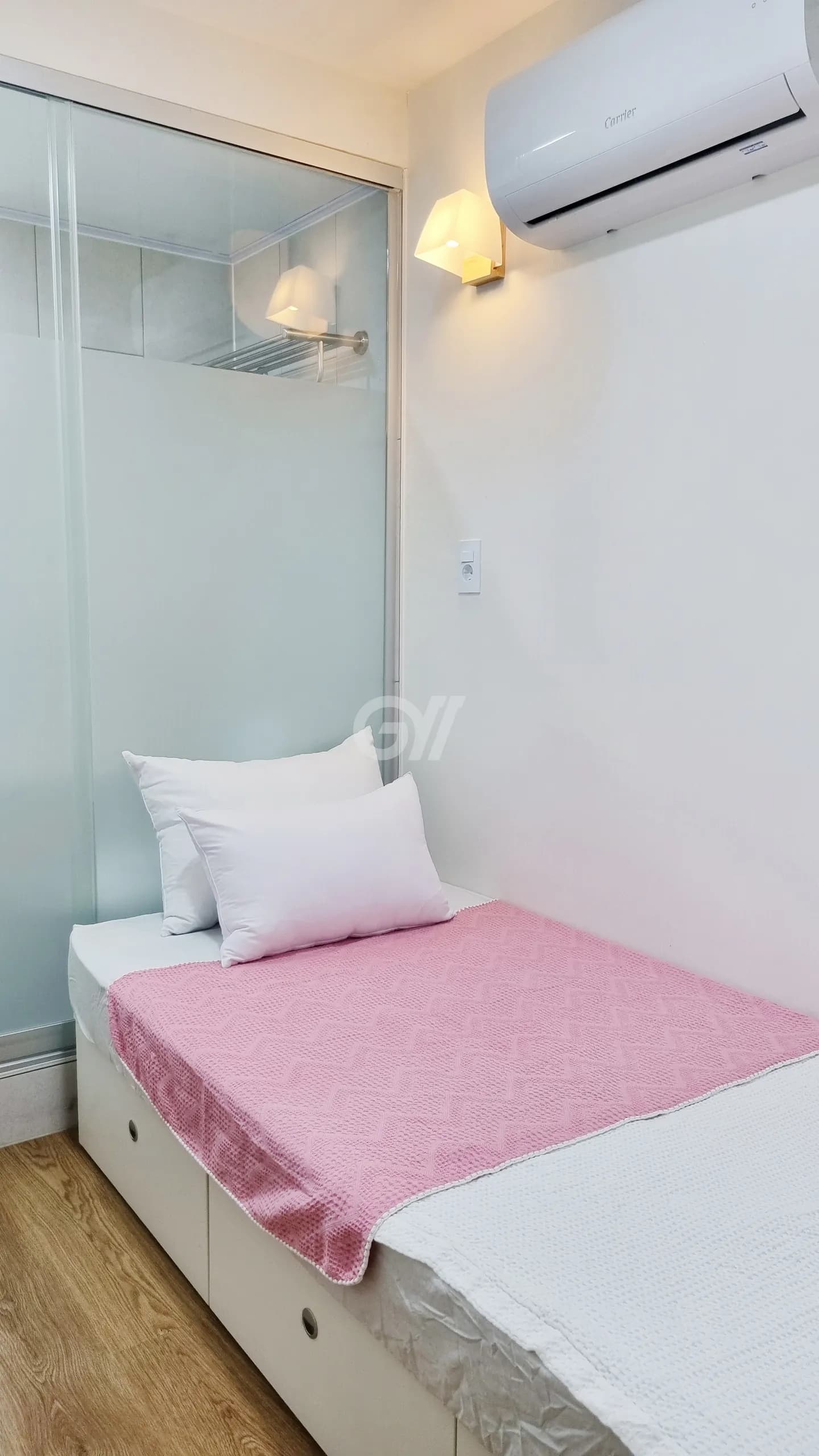 Deluxe Room — photo 2 of 2