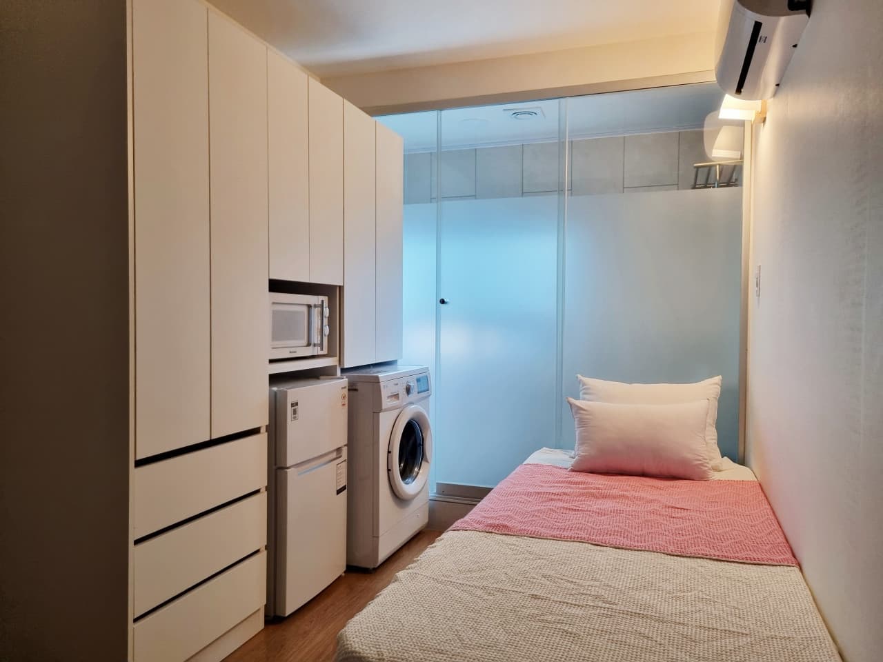 Deluxe Room — photo 1 of 2