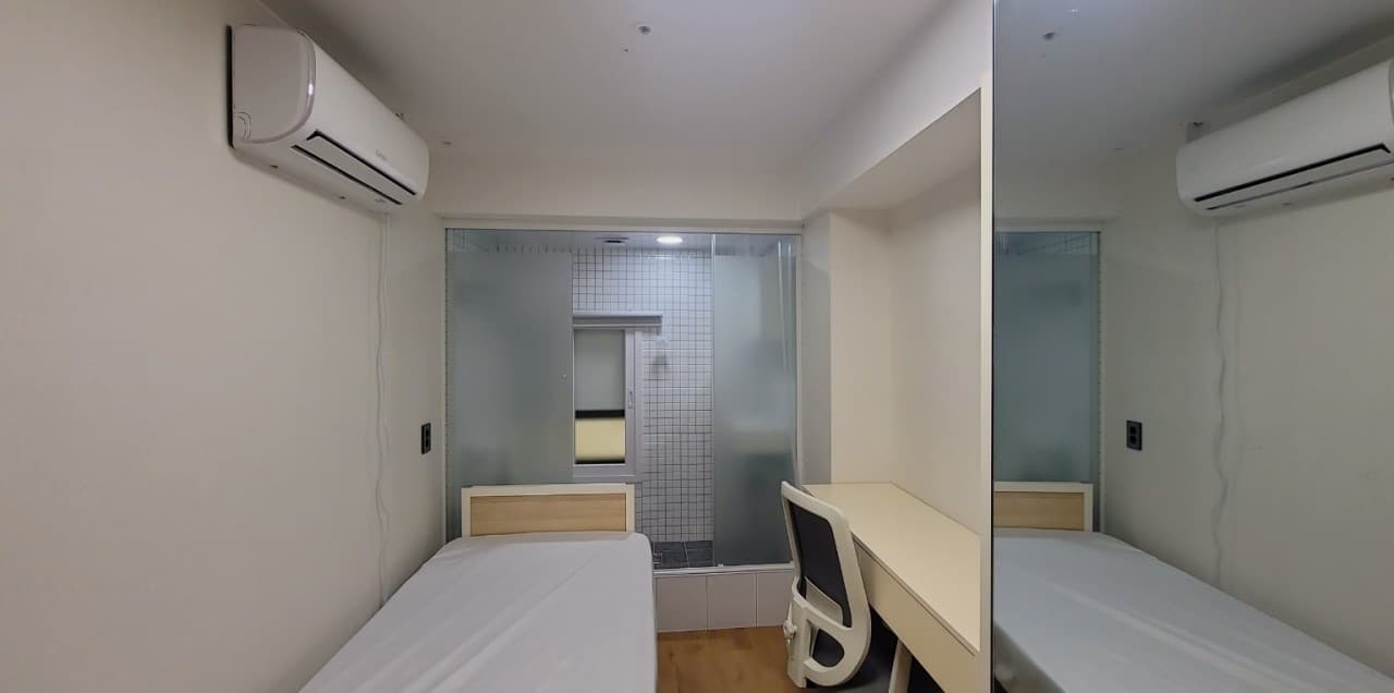 Single Room — photo 1 of 6