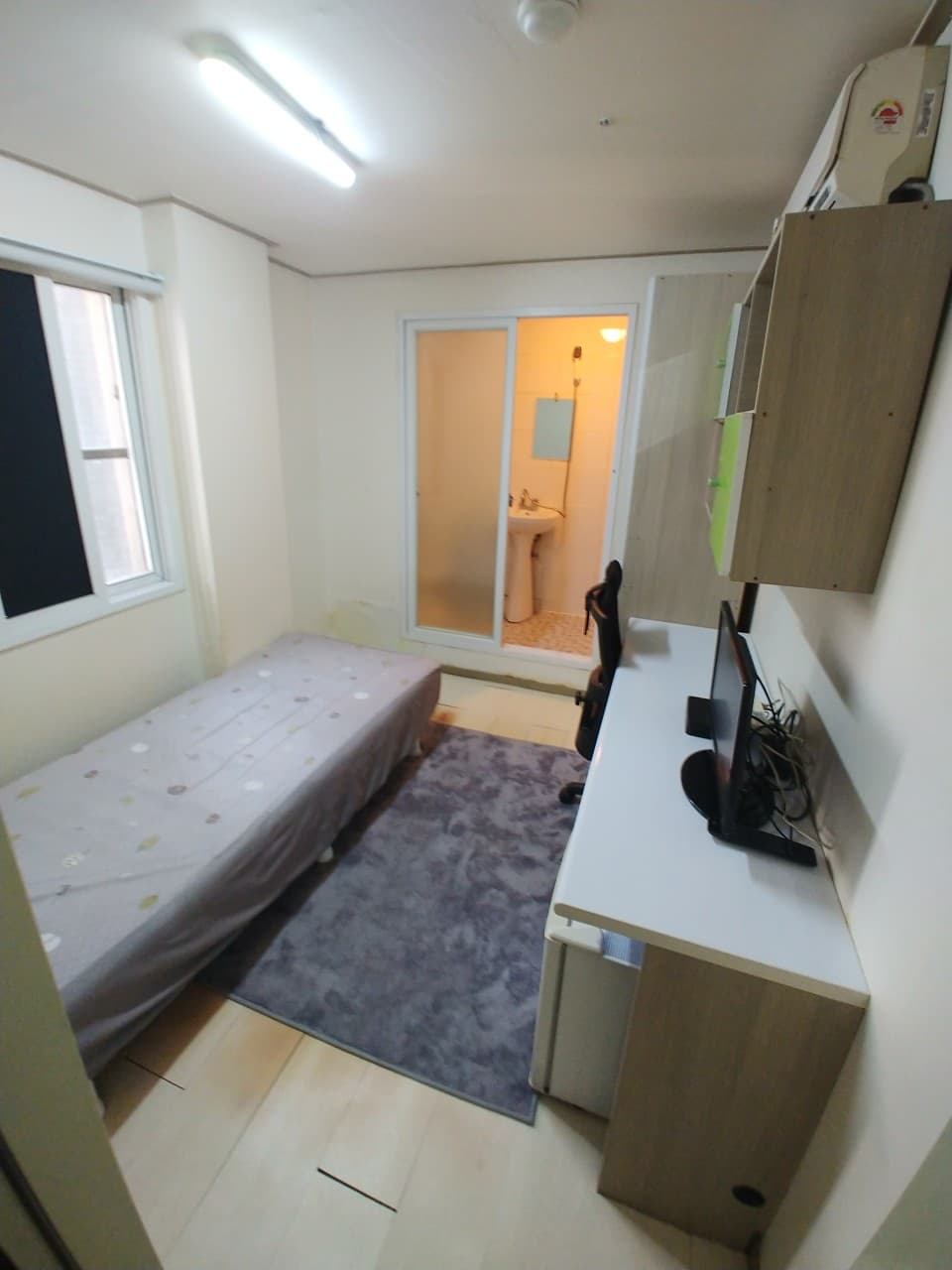 Average Room — photo 2 of 3