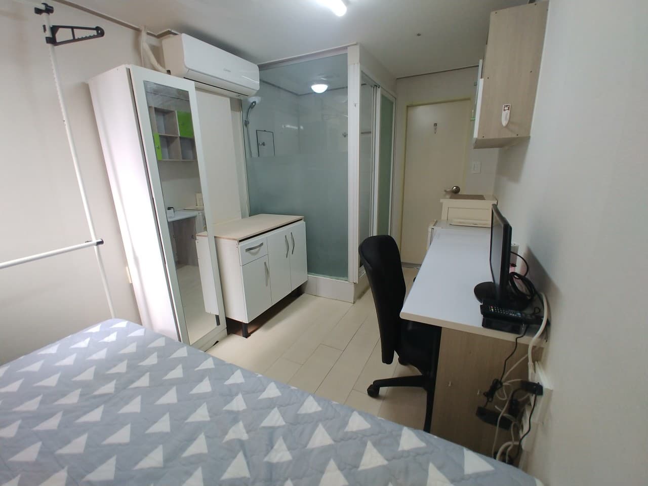Small Room — photo 2 of 11