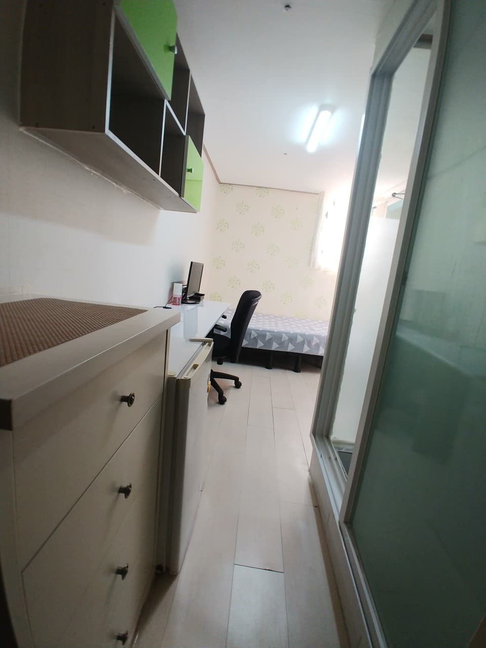 Small Room — photo 1 of 11