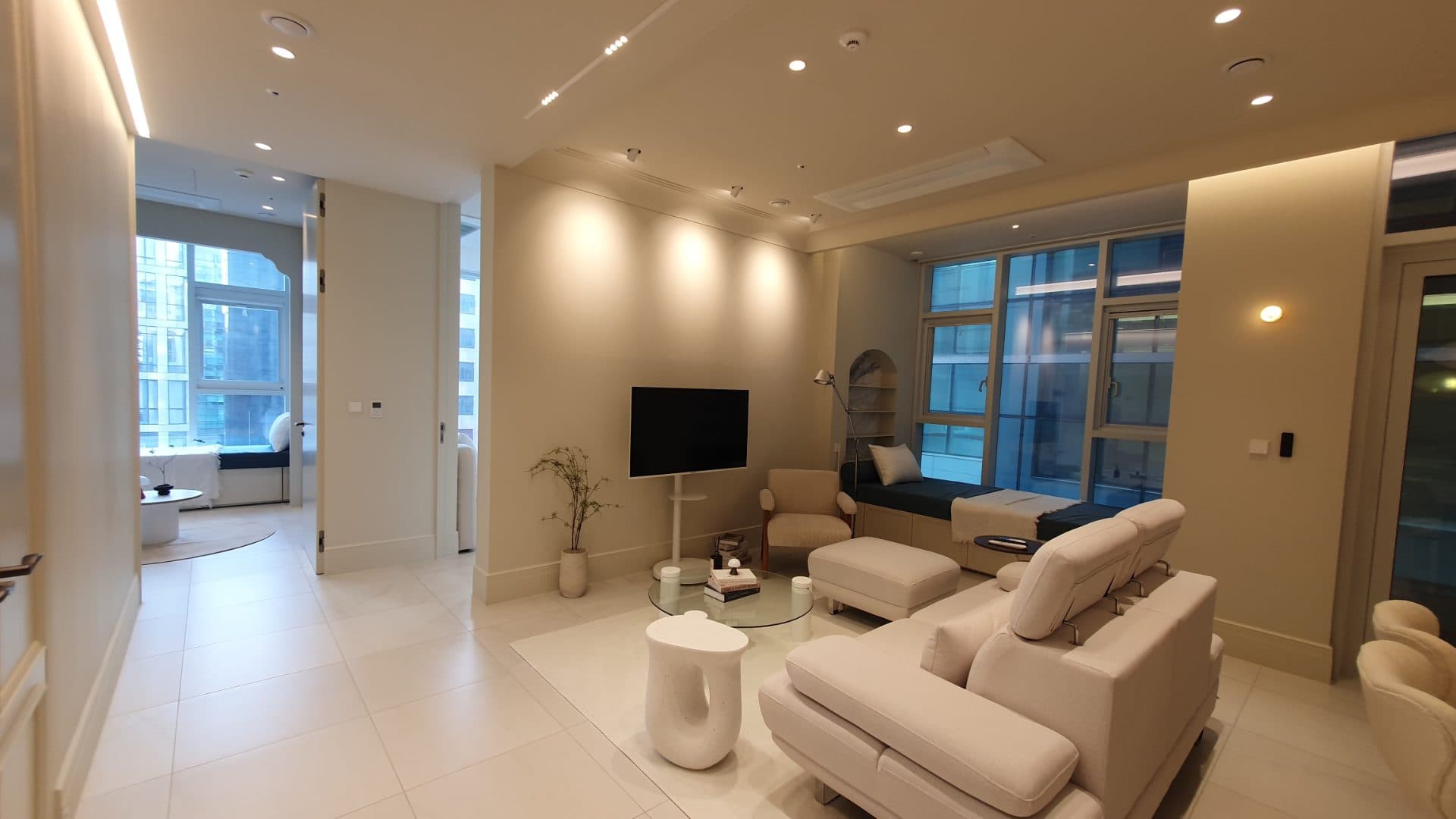 Luxury High-End Junior One-Bedroom Officetel Steps from Gangnam Station — photo 2 of 46