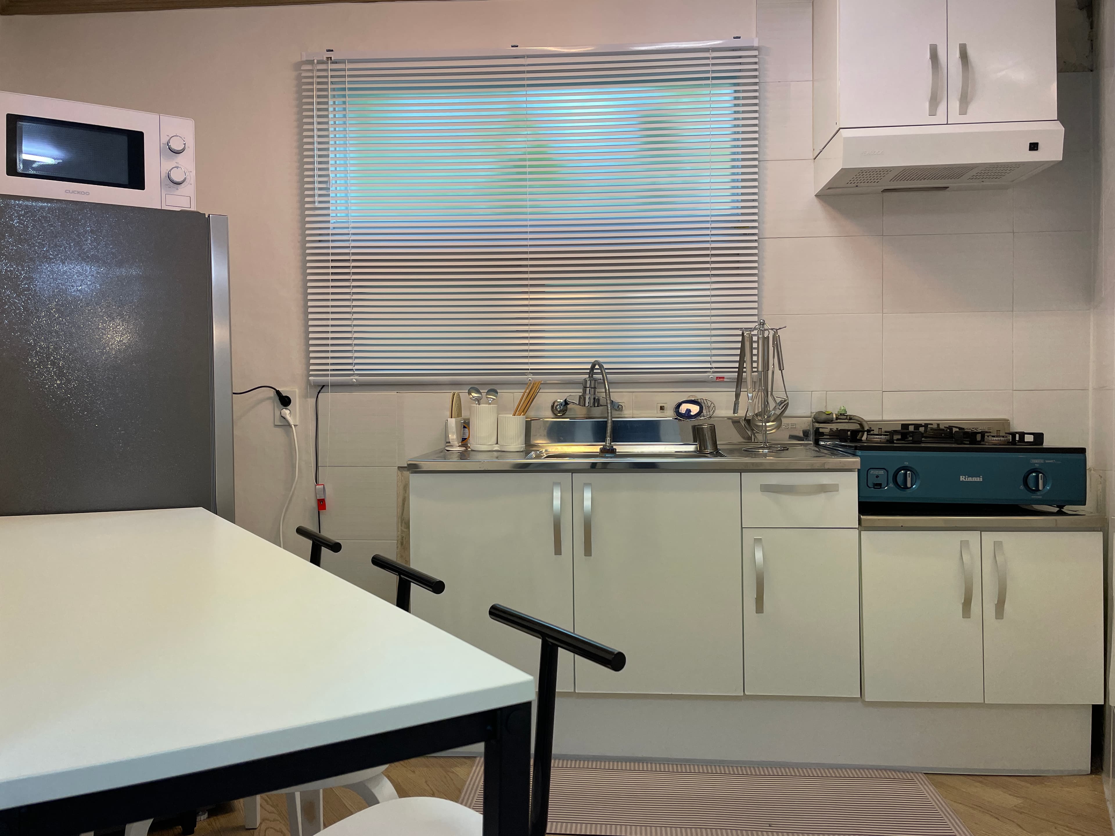 #86 Hongdae 3 minutes / 4 bedrooms 2 bath — photo 2 of 11
