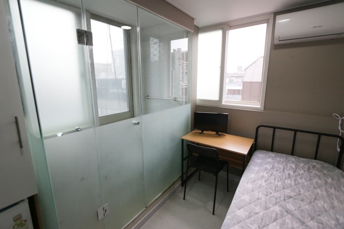 Premium Single Room - Outside Window — photo 8 of 8