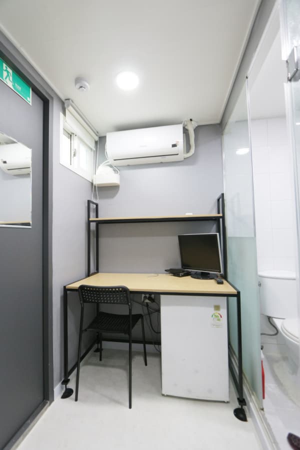 E- Economy with inside window — photo 1 of 11