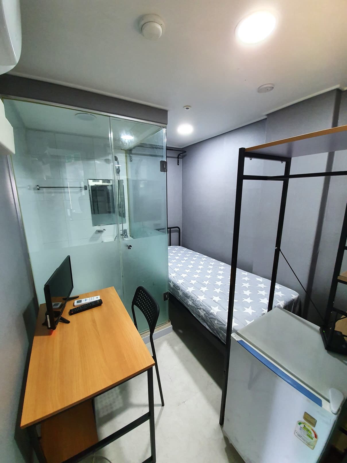 Single Room - Inside Window — photo 6 of 6