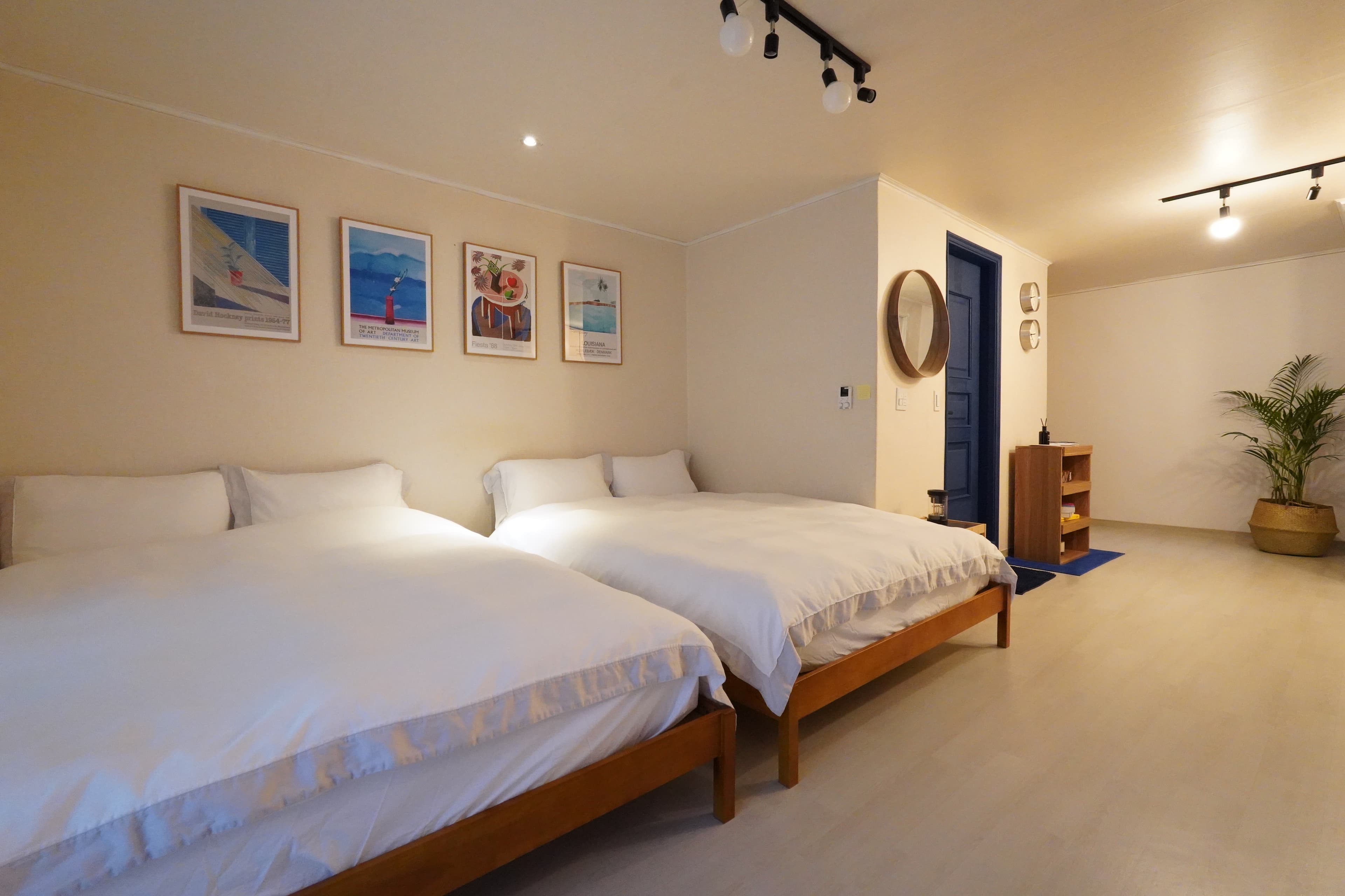 Hongdae Entrance Sta. 1 min walk | Quiet, clean, prime location