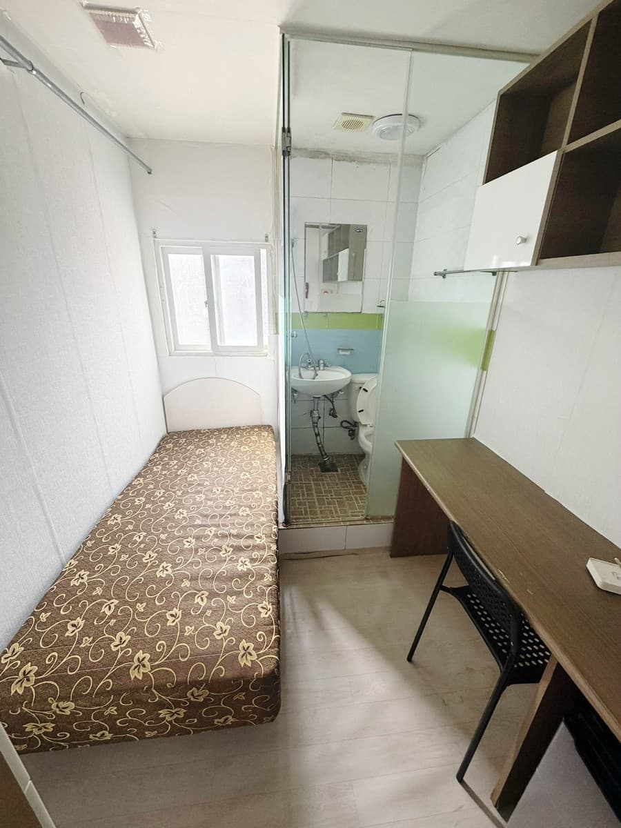 Standard Shower Room — photo 2 of 4