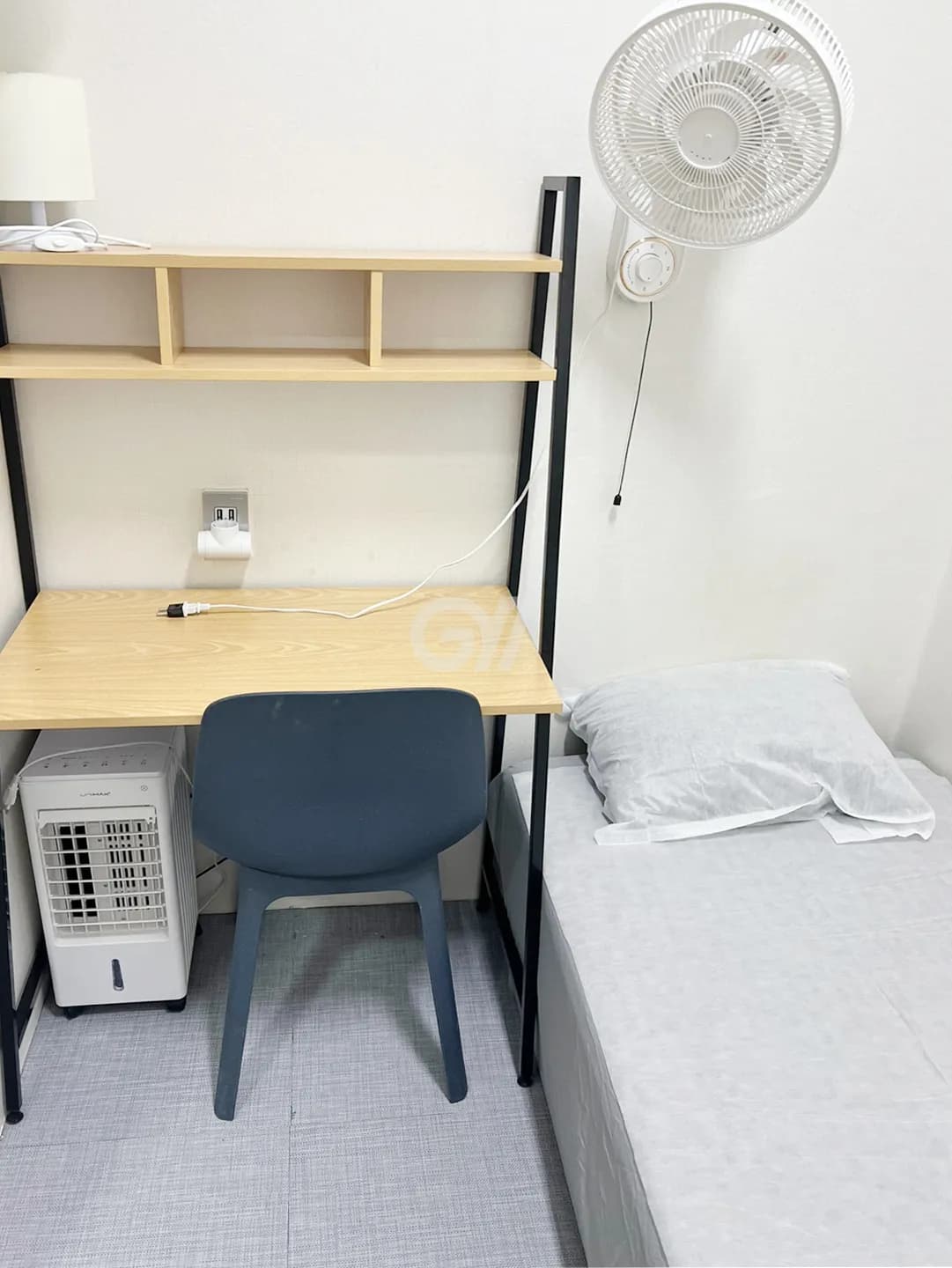 Room B (no windows) — photo 1 of 5