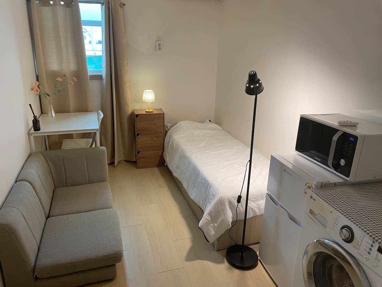 Room 402 — photo 2 of 2
