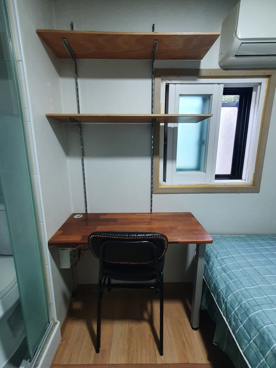 Outer Window Room B (6-9) — photo 2 of 6
