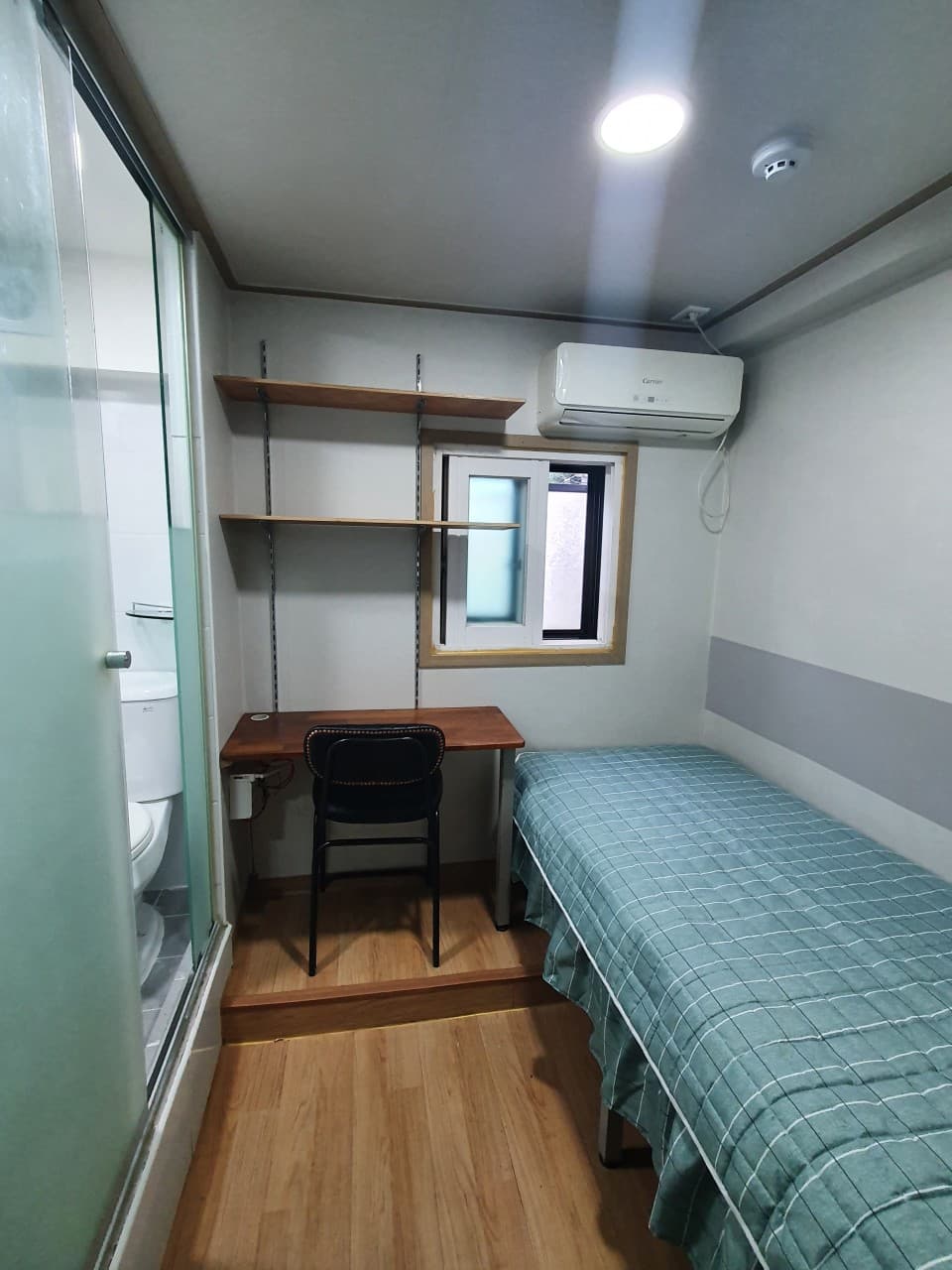 Outer Window Room B (6-9) — photo 1 of 6